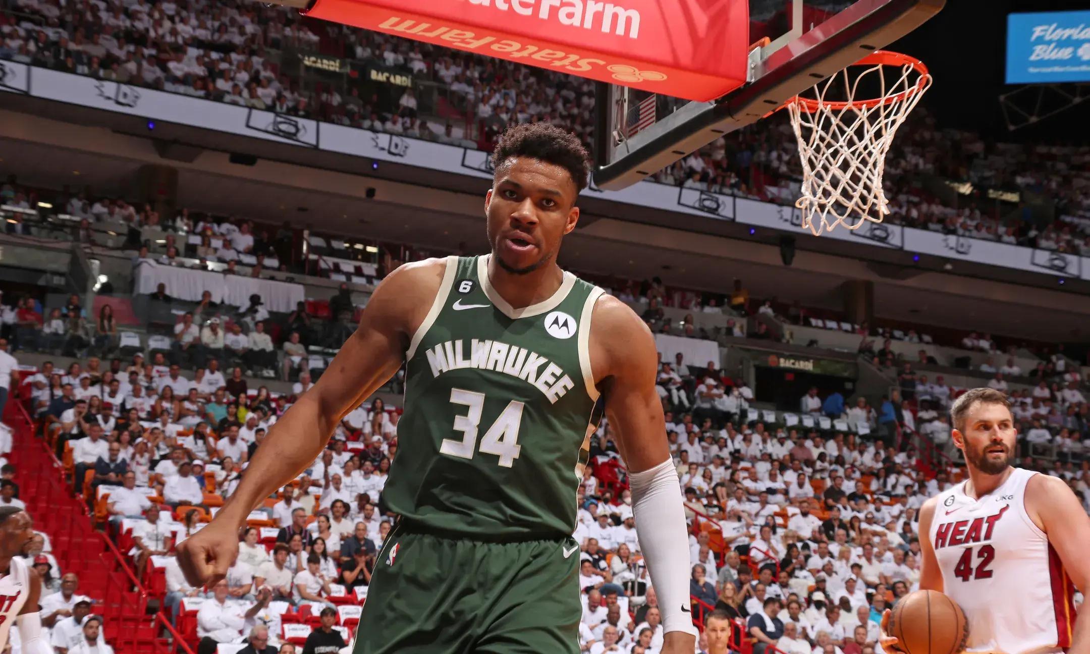 关于密尔沃基雄鹿训练开放日，冲刺阶段队长鼓劲引欢呼，欧联在即，轮换策略成焦点的信息-开云APP