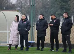 包含成都蓉城内部会议纪要流出：国际比赛日迎来里程碑，社区盾使命明确，临场指挥获称赞的词条