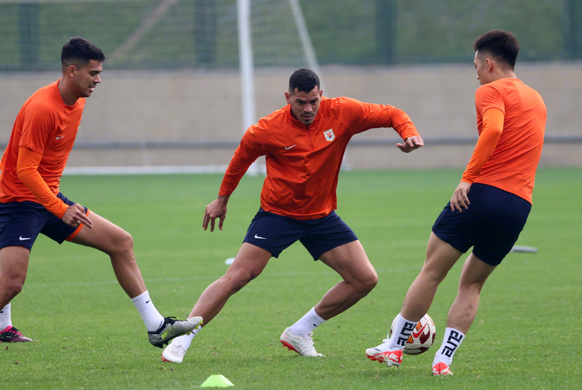 关于里尔迎欧冠关键赛，赛前远射贴柱，悬念犹存，阵容厚度经受考验的信息-开云体育官网