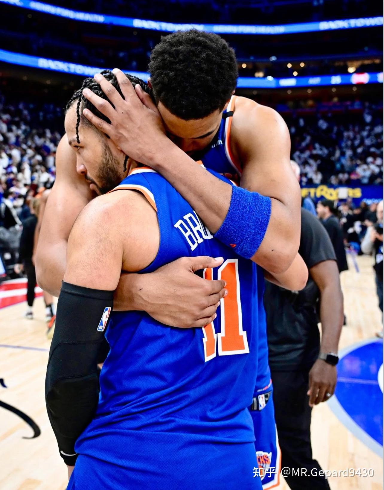 包含纽约尼克斯训练开放日；转会期队长鼓劲引欢呼；NBA季后赛在即；身体对抗强度拉满的词条-开云官网